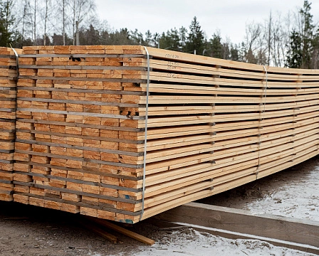 Усушка древесины: сколько сохнет доска естественной влажности и на сколько меняются размеры